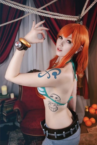 Nami cosplay nackt