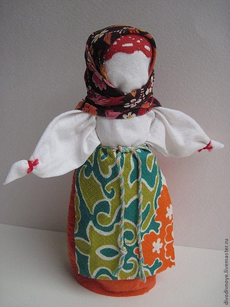 Народная тряпичная кукла закрутка. Изготовление куклы столбушки. Кукла закрутка мастер класс. Тряпичная кукла закрутка. Тряпичная кукла закрутка.