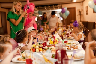 Crown plaza saint petersburg ligovsky ресторан. амбассадор конференц зал сириус. кейтеринг. фестиваль пиротехники канны. официант в ресторане.