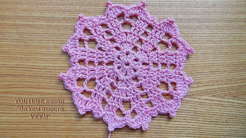 Объемные салфетки. Как связать салфетку для начинающих видео. Оригинальные салфетки крючком. Вязаные салфетки крючком для начинающих. Салфетки связанные крючком.