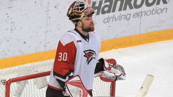 Вратари хк авангард. Автомобилист екатеринбург. Бобков вратарь. Бобков автомобилист. Бобков вратарь.