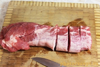 Тушим свиную вырезку. Тушим свиную вырезку. Как засолить вырезку свиную. Грудинка свиная сувид. Вырезка свиная.