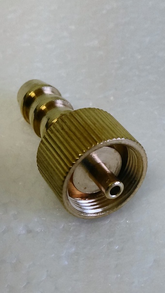 штуцер для газовой плиты следопыт. переходник газ пропан. переходник для газового баллона для плиты. переходник с пропанового баллона на 7/16. адаптер-переходник для газ горелки.