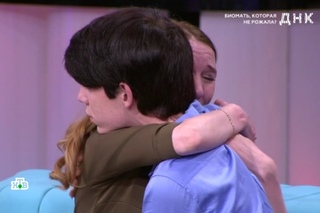 думала что ее сын. днк мертвая дочь ищет мать. мама продает фото дочери. я видел как плачет мама стих. думала что ее сын.